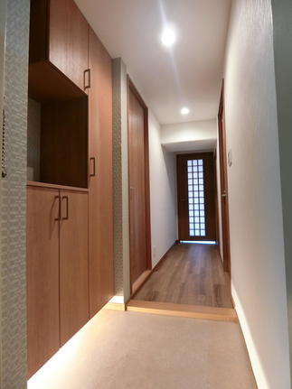 間接照明が迎えてくれるホテルのような空間