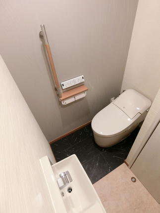 トイレのドア位置を変えて広々