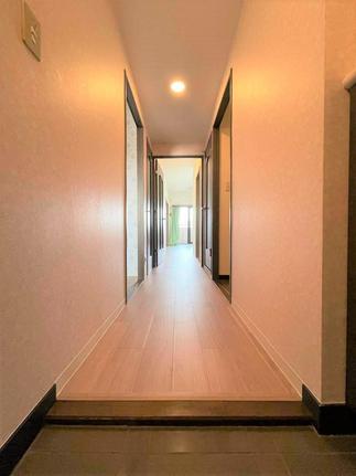 廊下も床が一新！