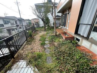 Before【お手入れが大変なお庭】