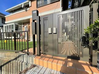 【防犯性も向上した門扉へ】