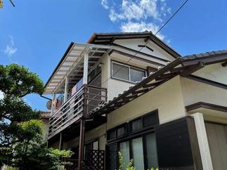 Before【床が抜けそうな木製のバルコニー】