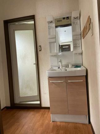 【元々の洗面化粧台】