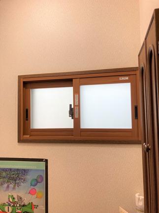 【トイレの小さな窓にも対応します】