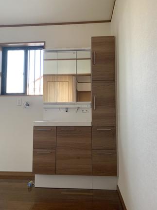 収納性を向上した洗面化粧台