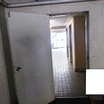 取付け前（マンション裏手出入り口）