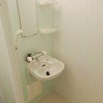 新しい洗面台・シャワールームです。