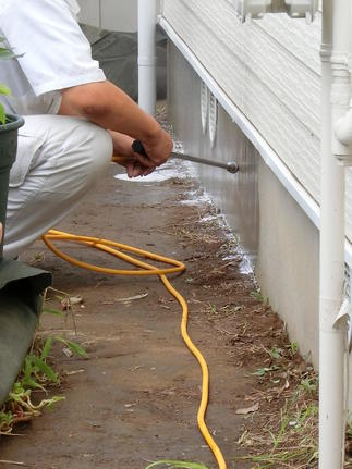 ⑤基礎部分にも散布します。