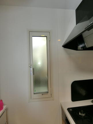 キッチン横の小窓です（施工後）