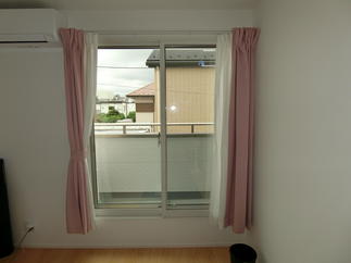 寝室の窓です（施工前）