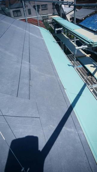 仕上げ材のガルバニウムを施工