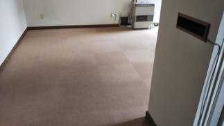 事務所スペースから寝室へ　