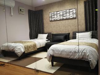 事務所スペースから寝室へ　