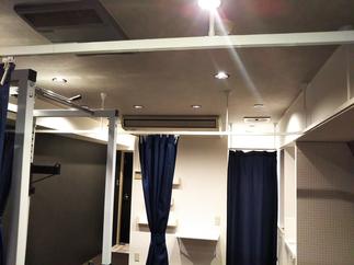 明るさを確保しつつ、黒のイメージで