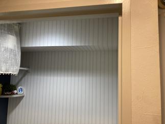 古くなった壁紙と床材を貼替致しました