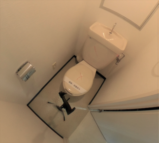 《 トイレ 》施工前