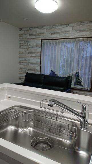 リフォーム後はリビングを見渡せるキッチンに