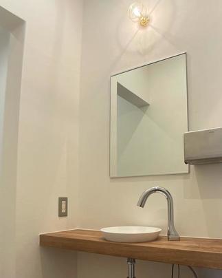 素敵なライトで明るさの中に空間の優しさも感じられます