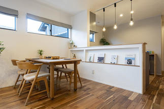ニッチのあるダイニング