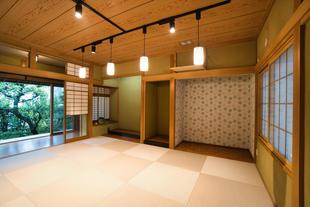 住宅街に佇む和モダンな邸宅