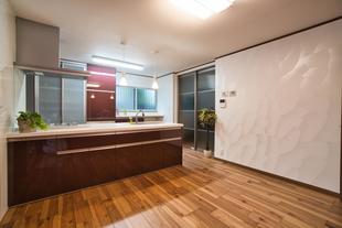 住宅街に佇む和モダンな邸宅　～心地よいキッチン