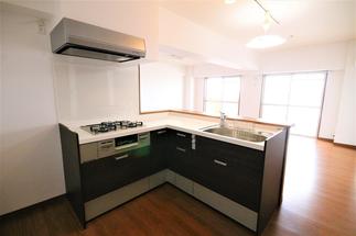 明るい対面キッチン