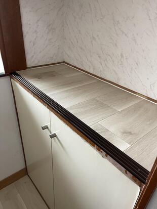 脱衣室のカウンター部分の、一部のクロス補修工事を行いました【益子町】