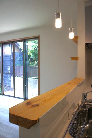 既存梁をカウンターに