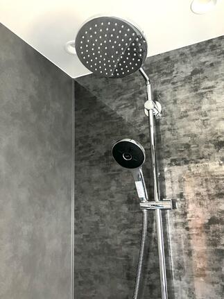 オーバーヘッドシャワー