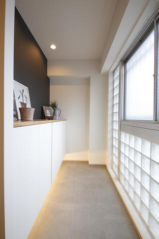 土間仕上げの玄関スペース。自転車置き場としても・・・趣味を楽しむスペースとしても・・・。