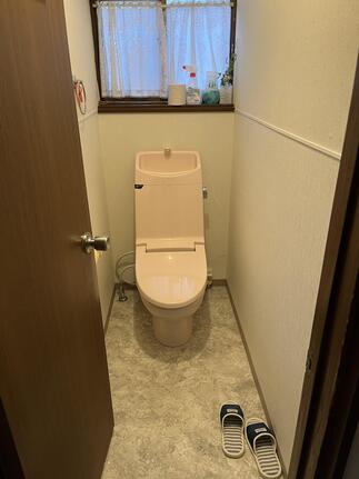 トイレ　壁・床貼替え