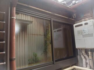 洋室の窓（カバーリング後　屋外側の様子）