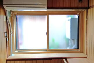 洋室の窓（カバーリング後　屋内側の様子）