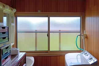 脱衣室の窓（カバーリング後　屋内側の様子）