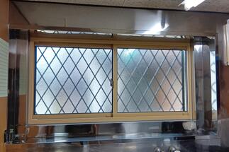 面格子付引違い窓へ入替え（屋内側の様子）