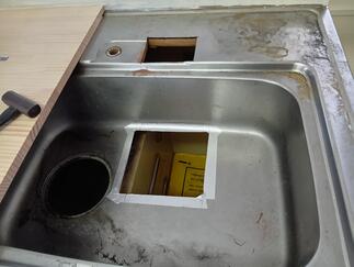 施工中①　シンク加工