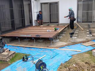 施工中③　デッキ施工