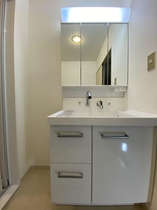 収納力たっぷりの洗面化粧台