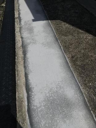 鳥取市:駐車スペースの割れたコンクリートをキレイに！