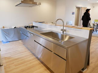 キッチンをぐるぐる回れるアイランドキッチン