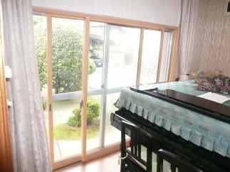 インプラスでお部屋の雰囲気が変わったピアノ室