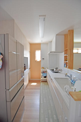 お子様の様子を見ながら料理ができるカウンターキッチン