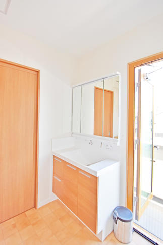 納戸・ベランダとつながる洗面室