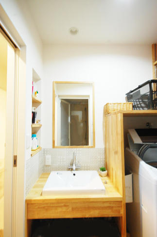 たっぷり収納の洗面台