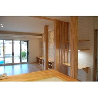 本物の木をふんだんに使った贅沢なリビング