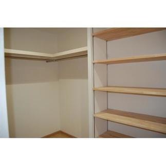 大工さん手作りの収納棚