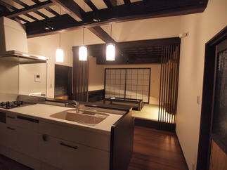古い台所から機能的で開放的な、古民家風和モダンLDKへ