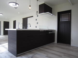 壁付けL型キッチンから対面キッチンへ