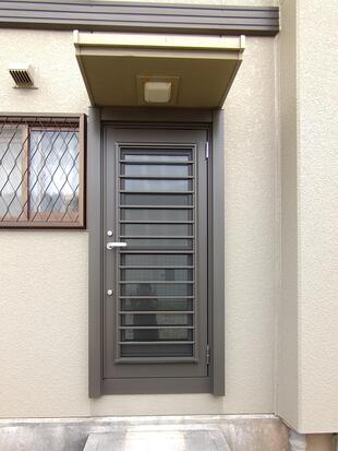 【島根県出雲市　E様邸】勝手口ドアをカバー工法で交換