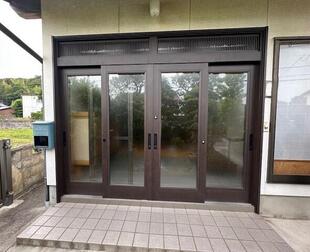 【島根県出雲市　N様邸】～暑さ寒さ対策は玄関から～４枚建ての玄関も一日でリフォーム！